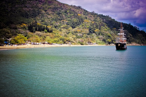 Passeio de Barco à Praia de Laranjeiras